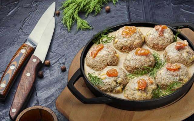 emajlyran-chugunen-gryl-tygan-hosse-plosk-cheren-1